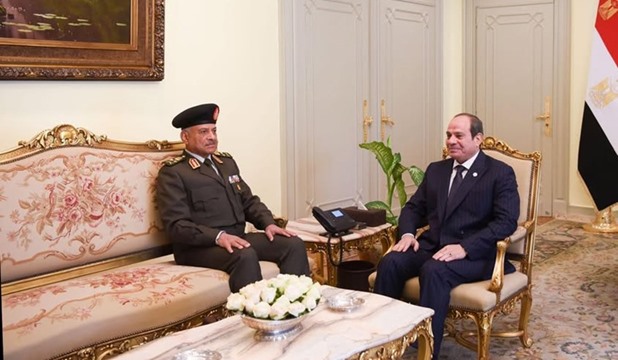 وزير الدفاع يهنئ الرئيس السيسى