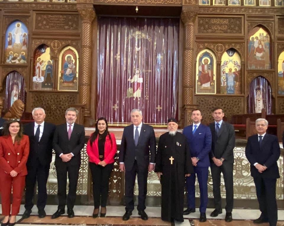 وزير الخارجيه بيزور الكاتدرائيه