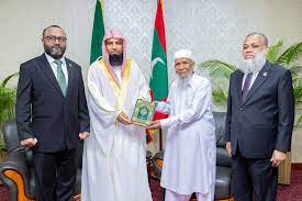 إمام المسجد النبوي يزور الجامعة الإسلامية