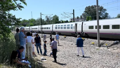 إسبانيا تعلن حالة الطوارئ وتغلق شبكة السكك الحديدية