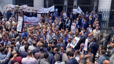 مئات المحاميون في الإسكندرية ينظمون وقفة احتجاجية اعتراضًا على زيادة الرسوم