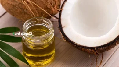 استخدمي نقطتين من زيت جوز الهند وزيت الخروع على شعرك