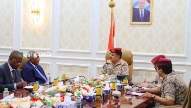 وزير الدفاع اليمني يلتقي بسفيري السودان واليابان لبحث تطورات الأوضاع والتحديات الإرهابية