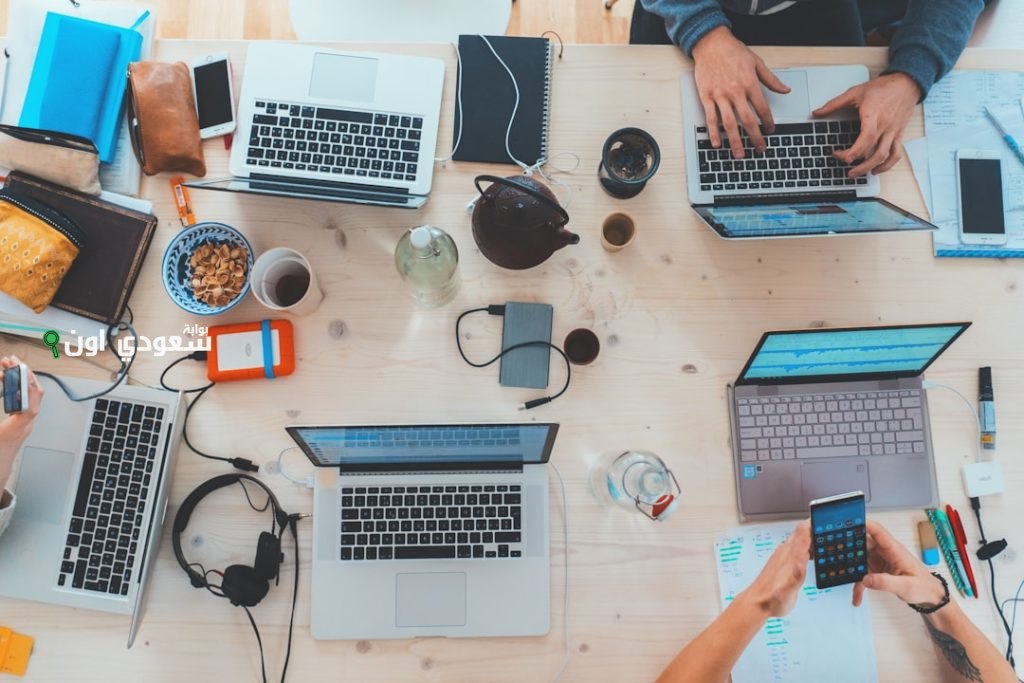 تطور مجتمع المعلومات وتأثيراته على الحياة اليومية والتفاعل الاجتماعي في العصر الرقمي