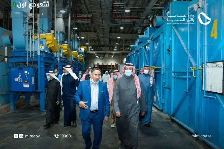 الصورة الرئيسية للمقال: وزير الصناعة يقوم بجولة تفقدية لمشروعات تطويرية جديدة في الدمام