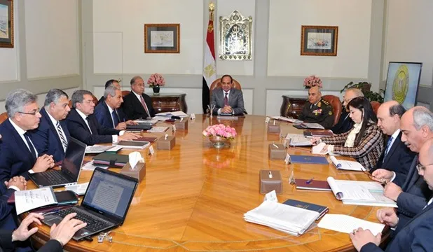 الرئيس السيسي يناقش الاستثمار وتسهيل الإجراءات