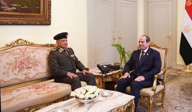 وزير الدفاع يهنئ الرئيس السيسى