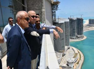 وزير الاسكان بمدينة العلمين الجديده