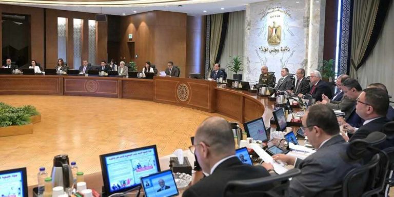 الحكومه تقرر منح للعماله وموافقه على جامعات ومشروعات قوانين جديده
