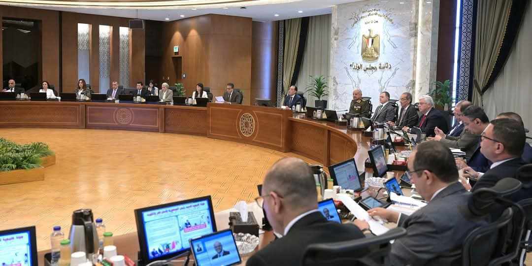 الحكومه تقرر منح للعماله وموافقه على جامعات ومشروعات قوانين جديده