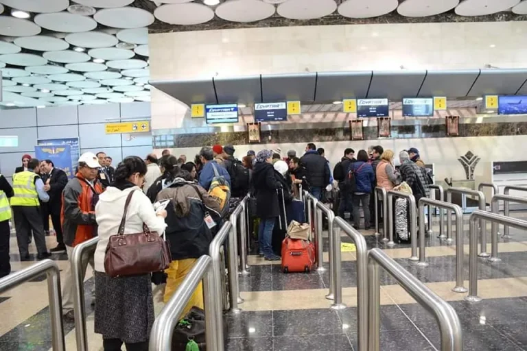 ركاب اتمنع من السفر في مطار سفنكس