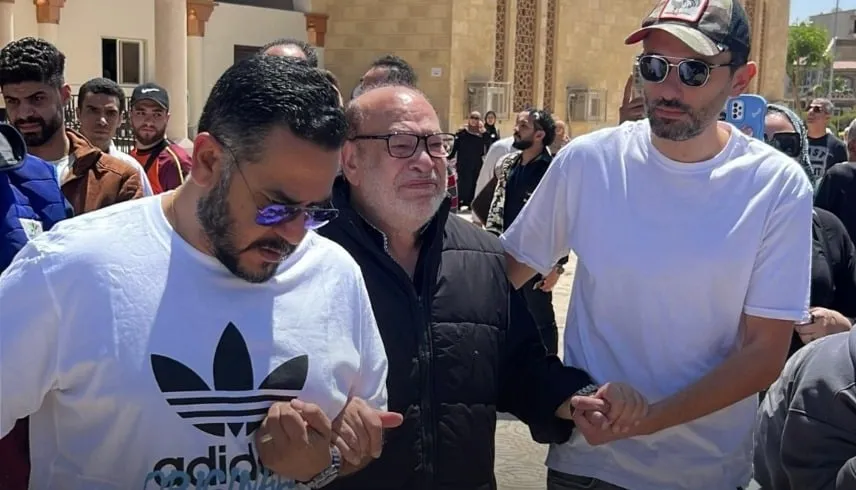 دموع النجوم في جنازة سليمان عيد بعد وفاته المفاجأه الجمعه دموع النجوم في جنازة سليمان عيد