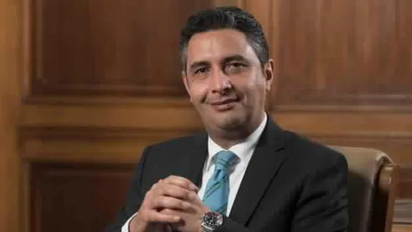 الدكتور شريف فاروق