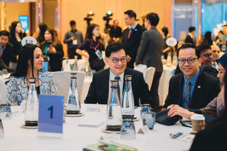 الدكتورة مايا مرسي تفتح مؤتمر "مجتمعات الفرص 2025" في سنغافورة