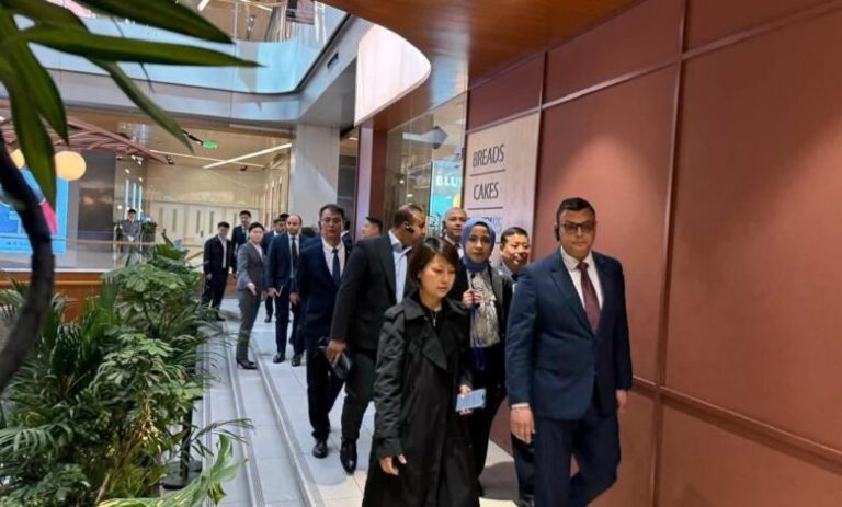 وزير الإسكان يتفقد مشروع منطقة الأعمال المركزية في بكين