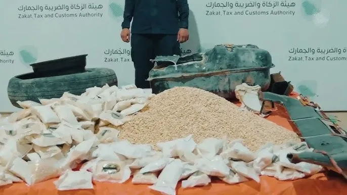 الزكاة والضريبة تحبط محاولة تهريب شبو عبر منفذ البطحاء الزكاة والضريبة تحبط محاولة تهريب شبو عبر منفذ البطحاء