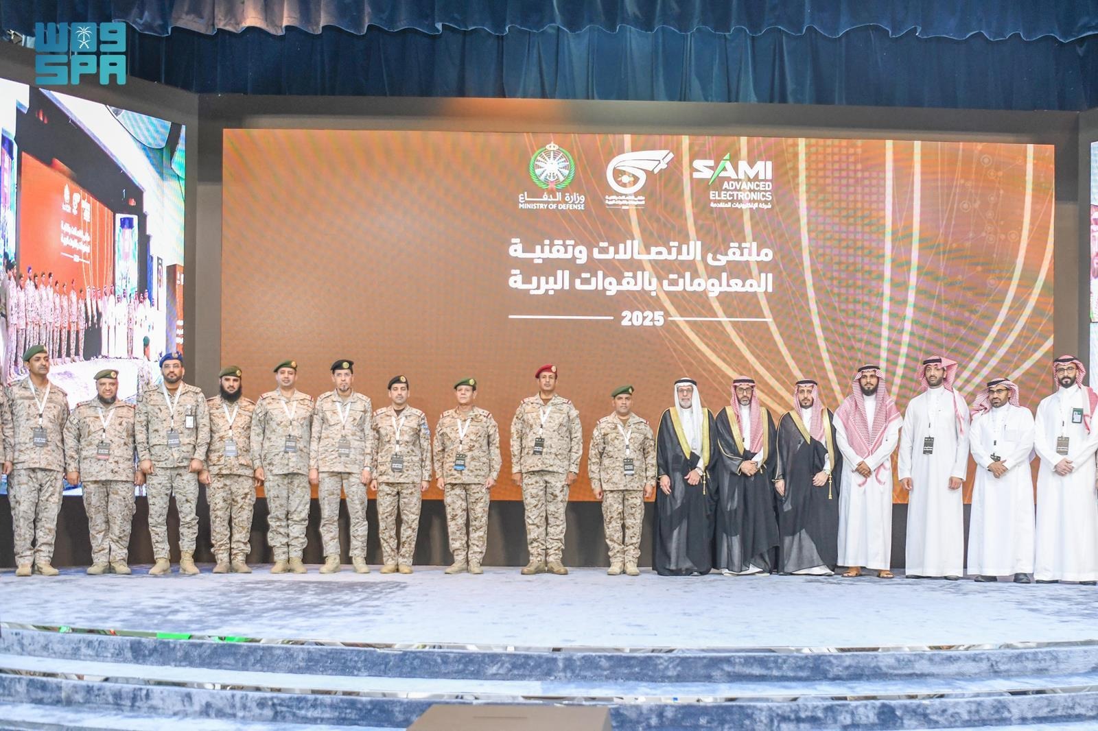 رئيس أركان القوات البرية يفتتح ملتقى الاتصالات وتقنية المعلومات بالطائف