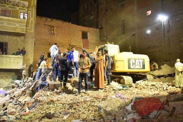 متابعة محافظ أسيوط العقار المنهار في حي غرب