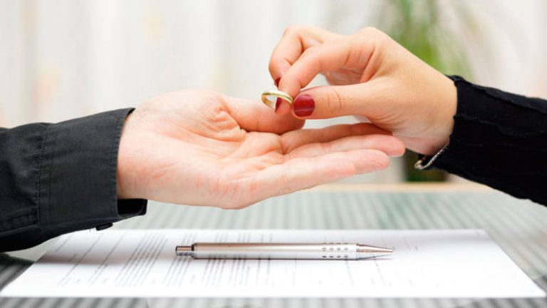 مواطن أردني يتصدر منصات التواصل الاجتماعي بطريقة رومانسية للطلاق