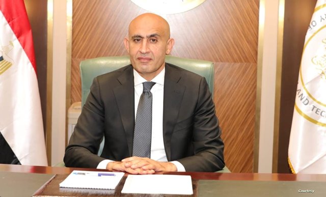 وزير التعليم يمنح إجازة للمعلمين وطلاب المدارس والمعاهد الأزهرية