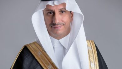 وزير السياحة يهنئ القيادة