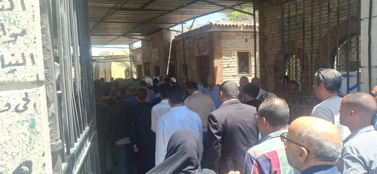 تشييع جثمان الفنان نعيم عيسى من مسجد المنارة بالإسكندرية