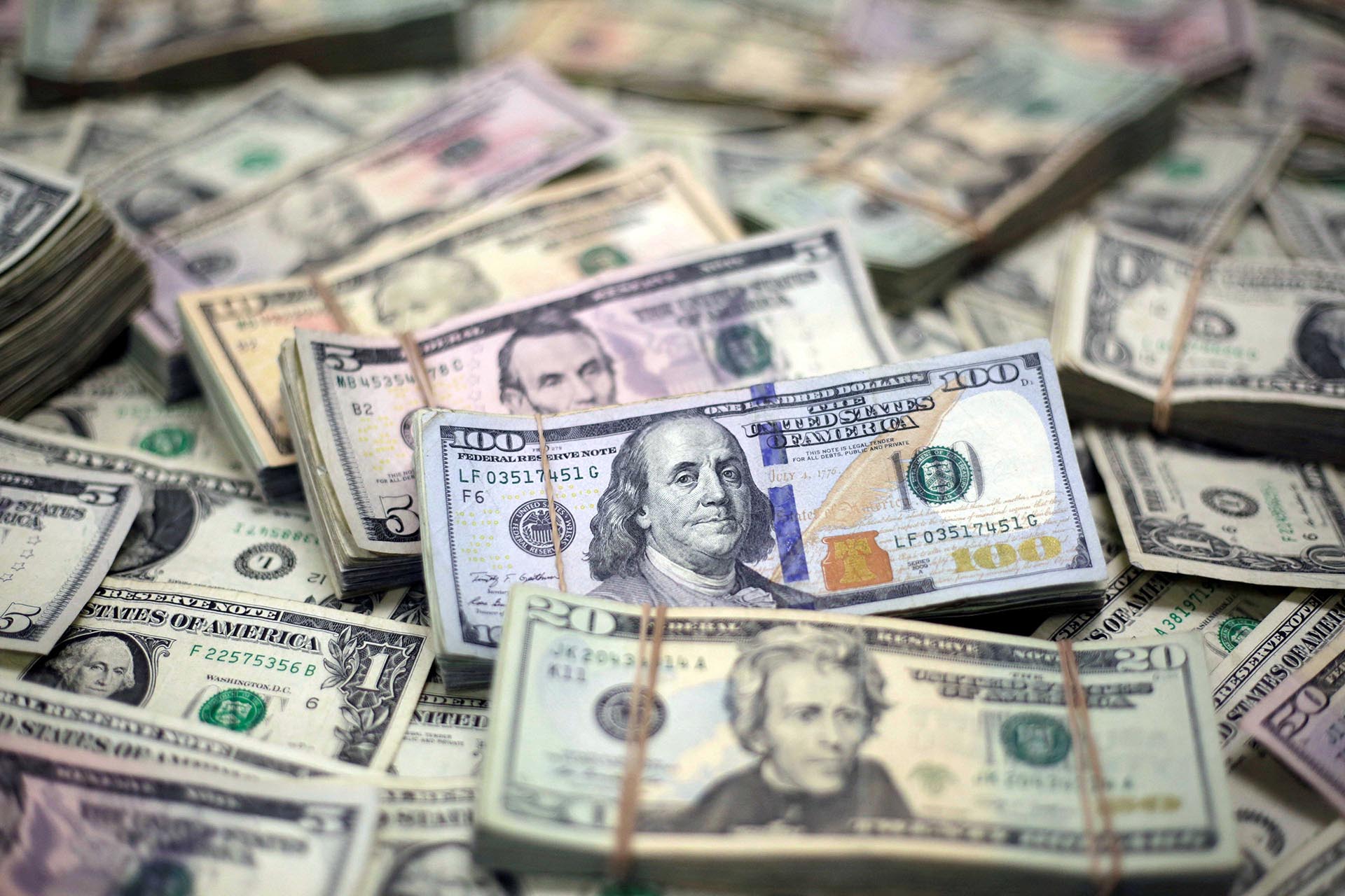 سعر الدولار اليوم الاثنين