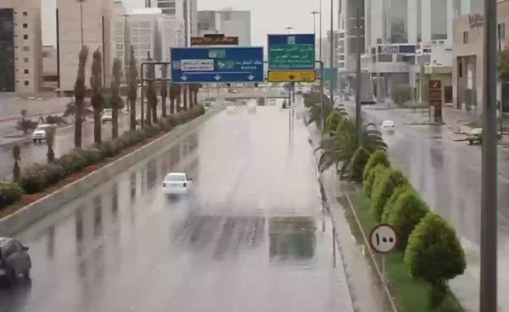 أمطار غزيره ورياح قويه