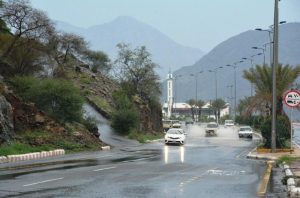 أمطار غزيرة وسيول تضرب الباحة
