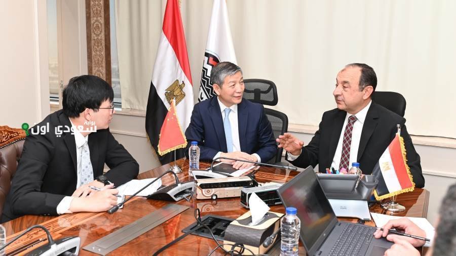 وزير قطاع الأعمال يستقبل