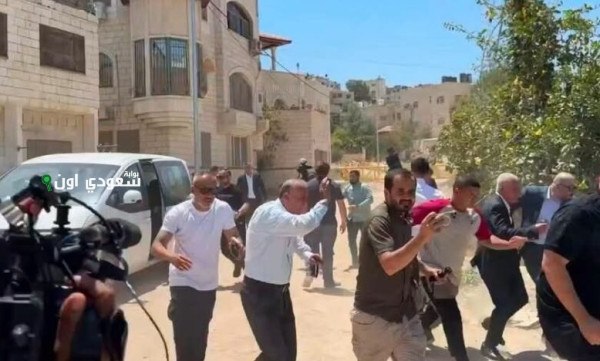 خبير قانوني لـ«سعودي اون»: إطلاق النار على وفد دبلوماسي في جنين يعد جريمة حرب محتملة