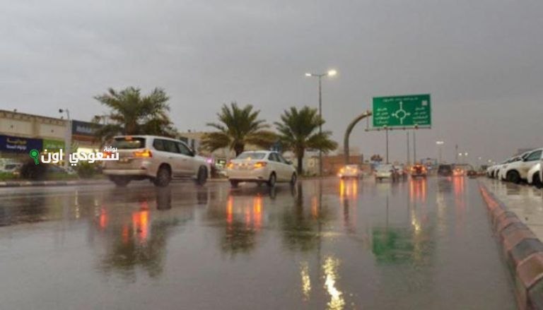 رياح وأمطار تؤثر على