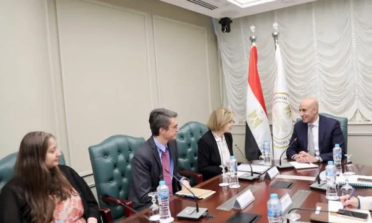 وزير التعليم يبحث سبل تعزيز التعاون مع وفد البنك الدولي