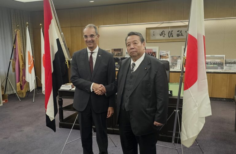 وزير الاتصالات يختتم زيارته لليابان