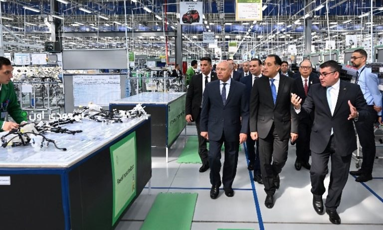 مدبولي يتفقد مصنع سوميتومو الجديد