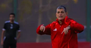 رويز رئيس لجنة الحكام،
