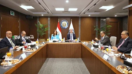 وزير البترول مع القيادات