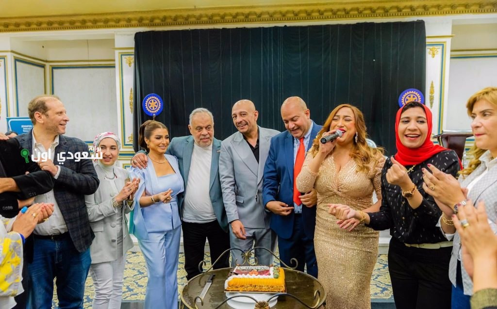 محمد عبد الحافظ يحتفل