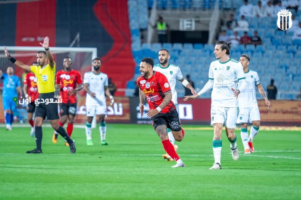 الأهلي والرياض يسعيان لتحقيق انتصار مستحق في الجولة الأخيرة