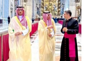 الجبير يشارك في احتفالات تنصيب بابا الفاتيكان