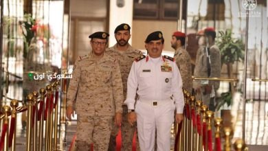 رئيس هيئة الأركان يناقش أوجه التعاون العسكري مع قائد القوة البحرية الكويتية