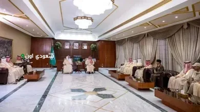 وزير الداخلية يلتقي نائب أمير مكة وأعضاء لجنة الحج والعمرة