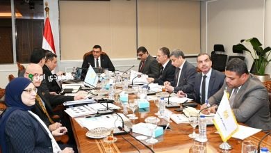 وزير الإسكان يناقش تسهيلات هيئة التنمية السياحية