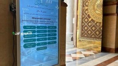 شاشات تفاعلية ذكية تدعم 19 لغة لتحسين تجربة المصلِّيات في المساجد