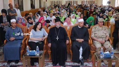 كاهن كنيسة الروم يساهم في توزيع تأشيرات الحج