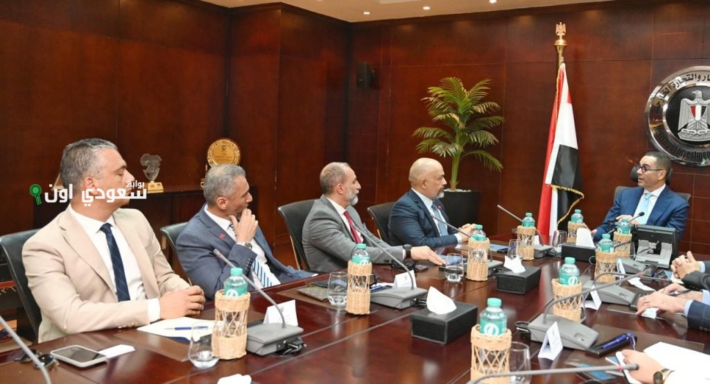 وزير الاستثمار يلتقي وفد