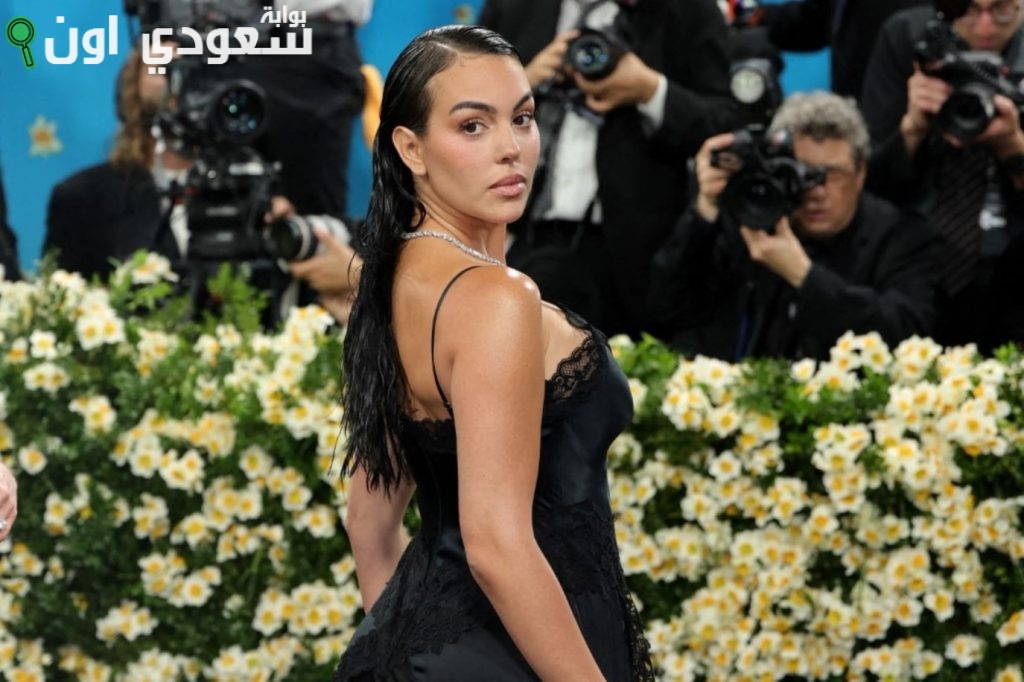 جورجينا رودريجيز تخطف الأنظار