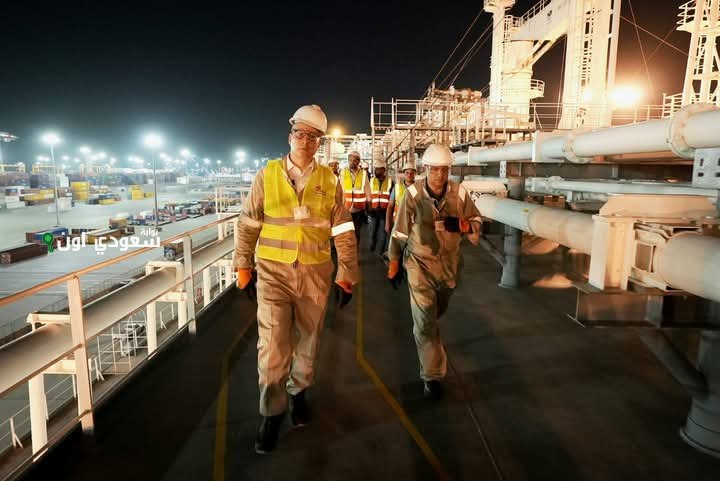 وزير البترول يشهد وصول
