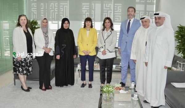 مديرة الجامعة والسفيرة الأميركية