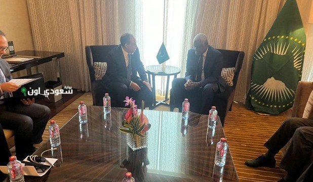 وزير الخارجية يلتقي رئيس مفوضية الاتحاد الأفريقي في إطار تعزيز التعاون بين الجانبين